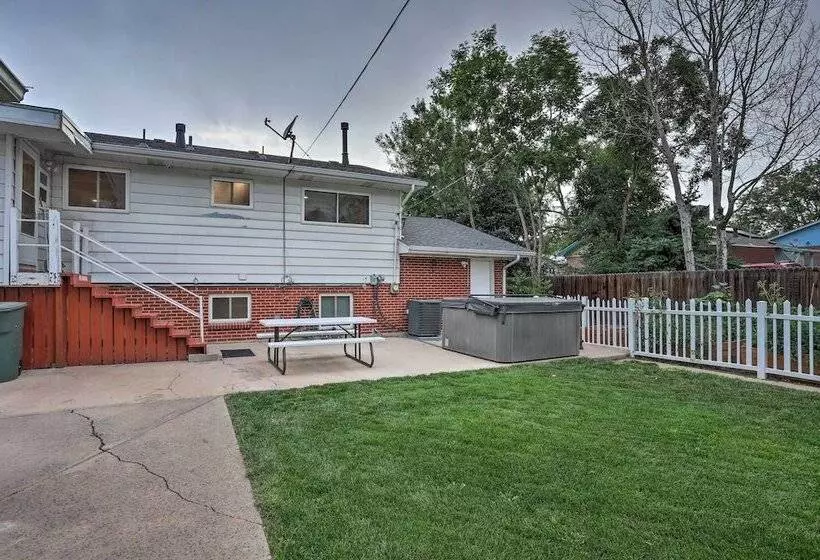 Duke & Daisy Mae S Hideaway   10 Mi To Denver!