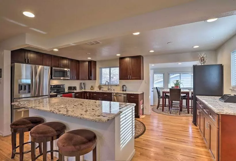 Duke & Daisy Mae S Hideaway   10 Mi To Denver!