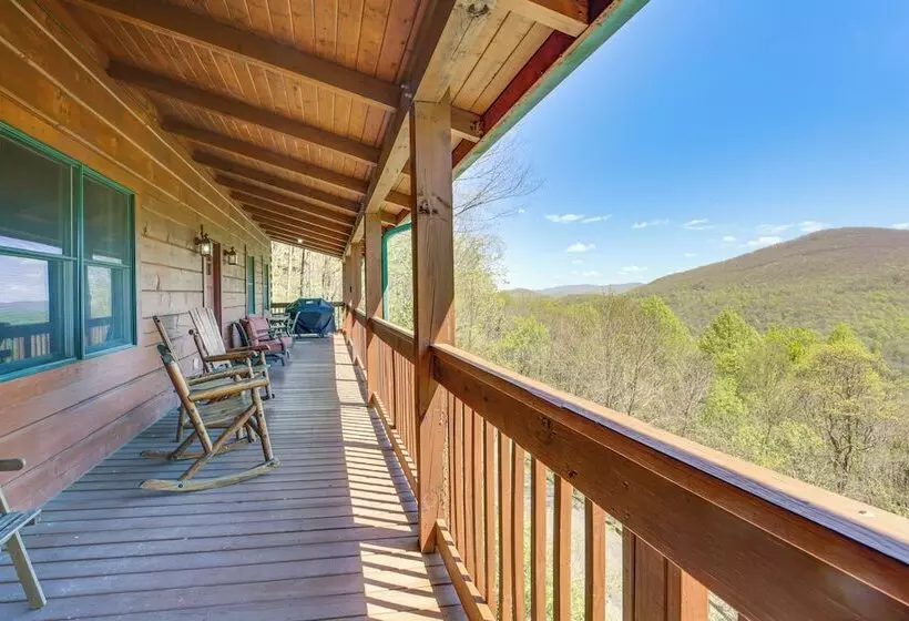 Family Cabin W/ Private Hot Tub & Views In Boone!