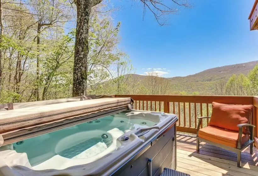 Family Cabin W/ Private Hot Tub & Views In Boone!