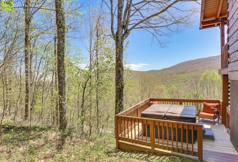 Family Cabin W/ Private Hot Tub & Views In Boone!