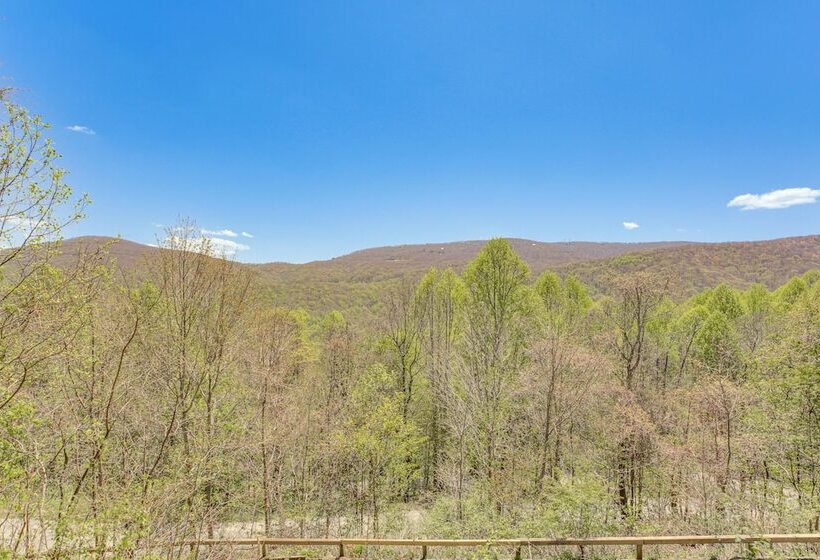 Family Cabin W/ Private Hot Tub & Views In Boone!