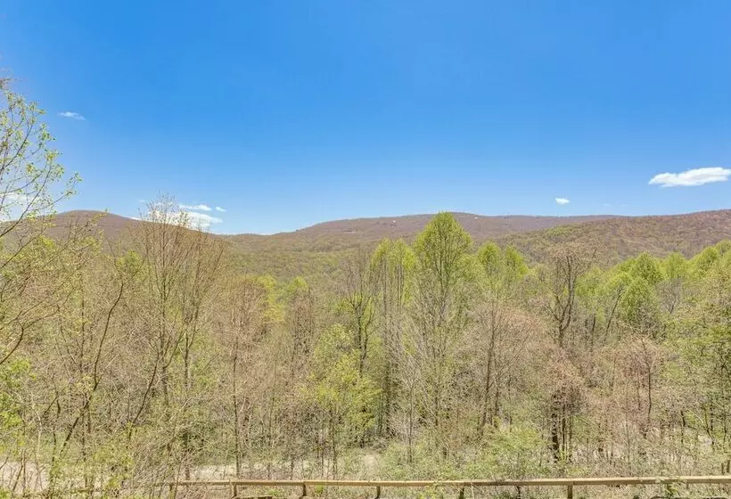 Family Cabin W/ Private Hot Tub & Views In Boone!