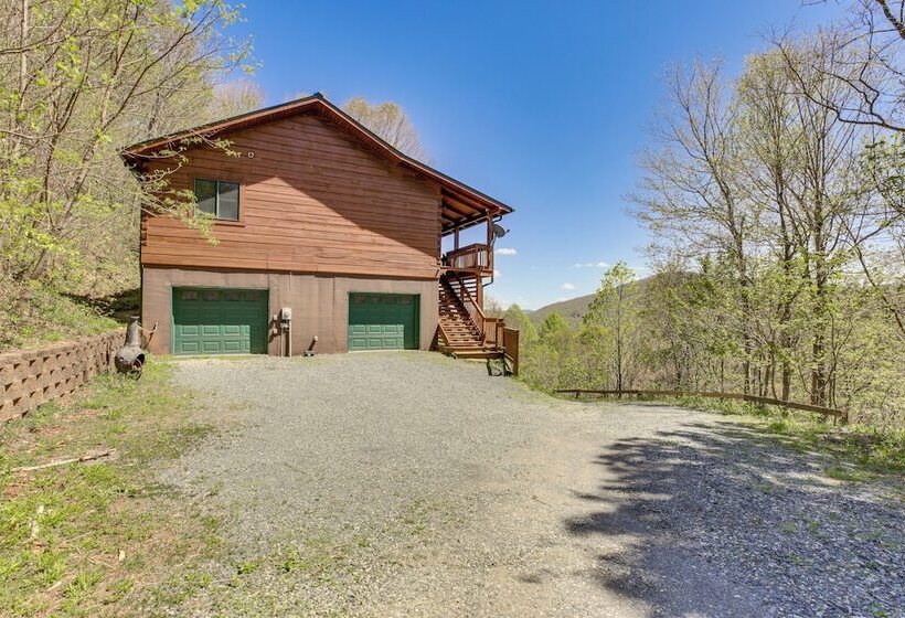 Family Cabin W/ Private Hot Tub & Views In Boone!