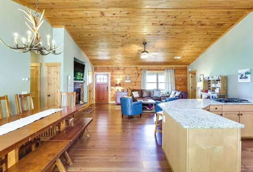 Family Cabin W/ Private Hot Tub & Views In Boone!