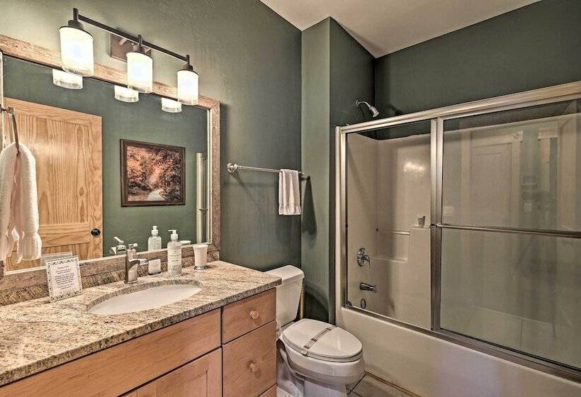 Family Cabin W/ Private Hot Tub & Views In Boone!