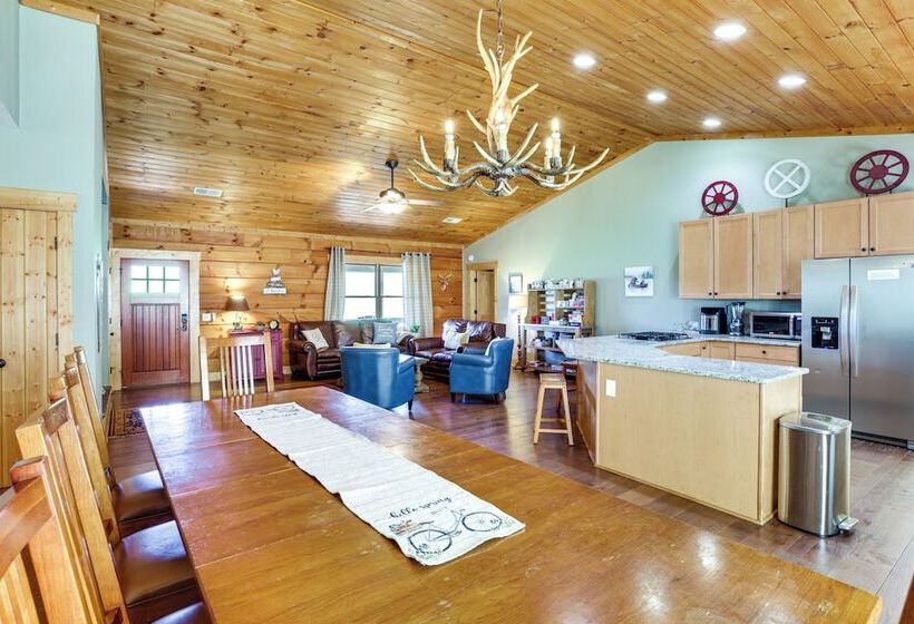 Family Cabin W/ Private Hot Tub & Views In Boone!