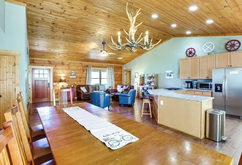 Family Cabin W/ Private Hot Tub & Views In Boone!
