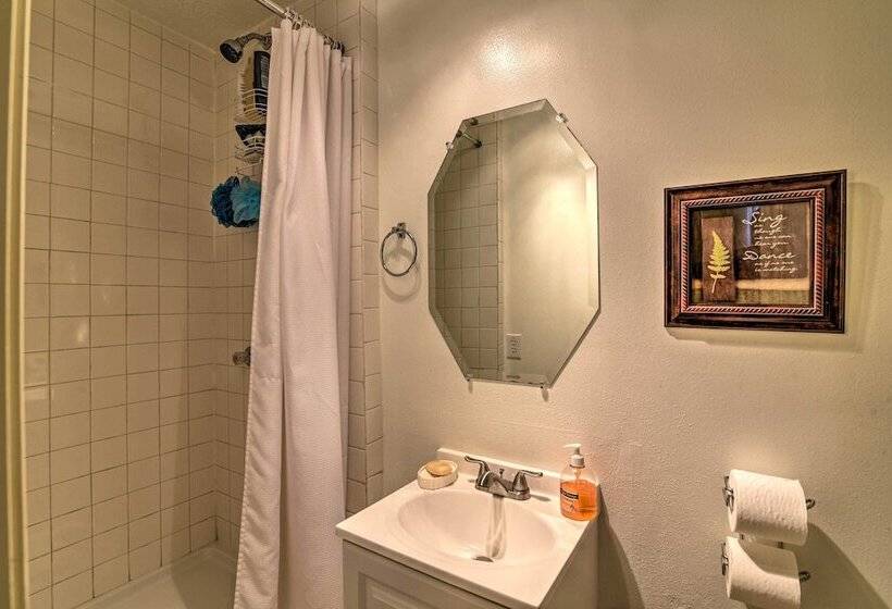 Family Friendly Home ~ 12 Mi To Space Center!