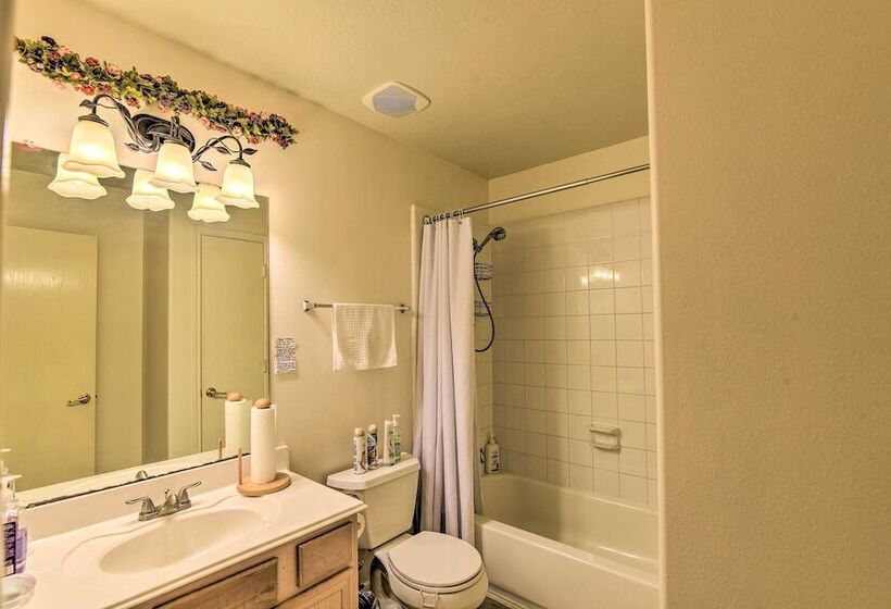 Family Friendly Home ~ 12 Mi To Space Center!