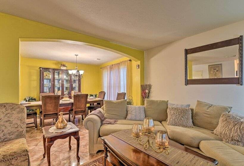 Family Friendly Home ~ 12 Mi To Space Center!