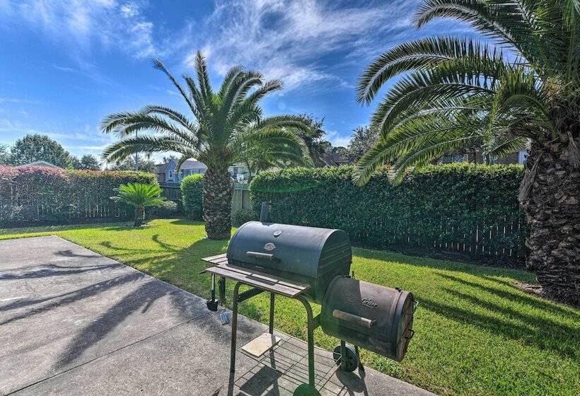 Family Friendly Home ~ 12 Mi To Space Center!