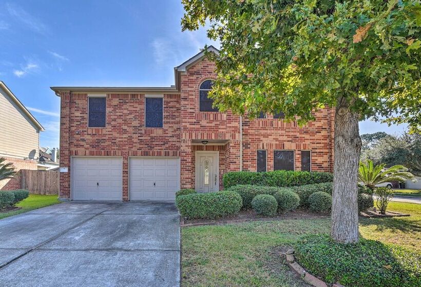 Family Friendly Home ~ 12 Mi To Space Center!