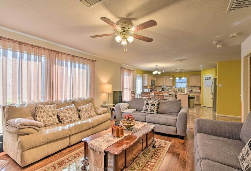 Family Friendly Home ~ 12 Mi To Space Center!