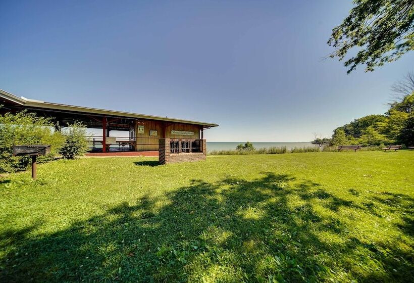 Geneva Cottage W/ Patio Walk To Park, Lake Erie!