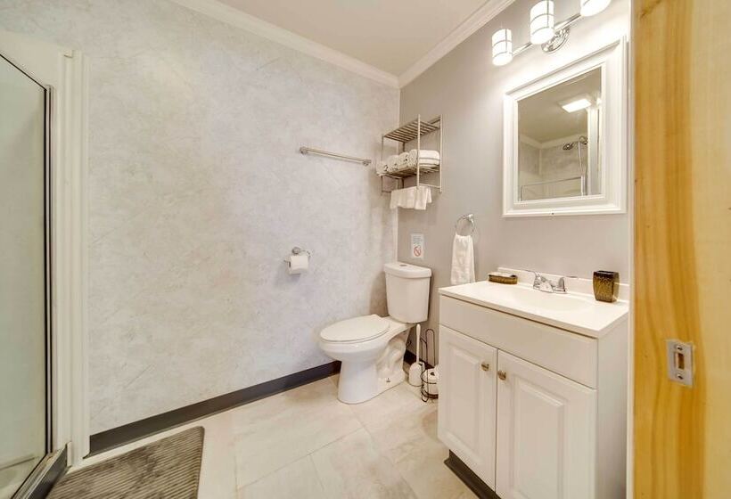 Geneva Cottage W/ Patio Walk To Park, Lake Erie!