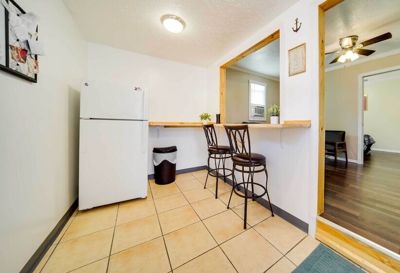 Geneva Cottage W/ Patio Walk To Park, Lake Erie!