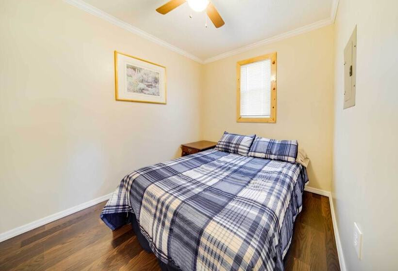 Geneva Cottage W/ Patio Walk To Park, Lake Erie!