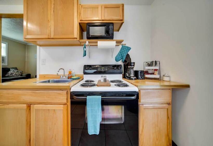 Geneva Cottage W/ Patio Walk To Park, Lake Erie!