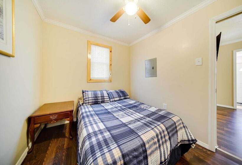 Geneva Cottage W/ Patio Walk To Park, Lake Erie!