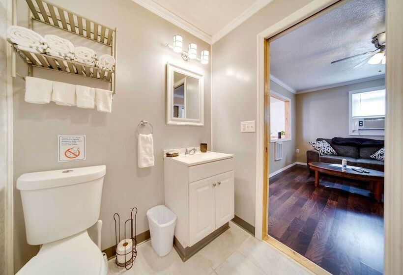 Geneva Cottage W/ Patio Walk To Park, Lake Erie!