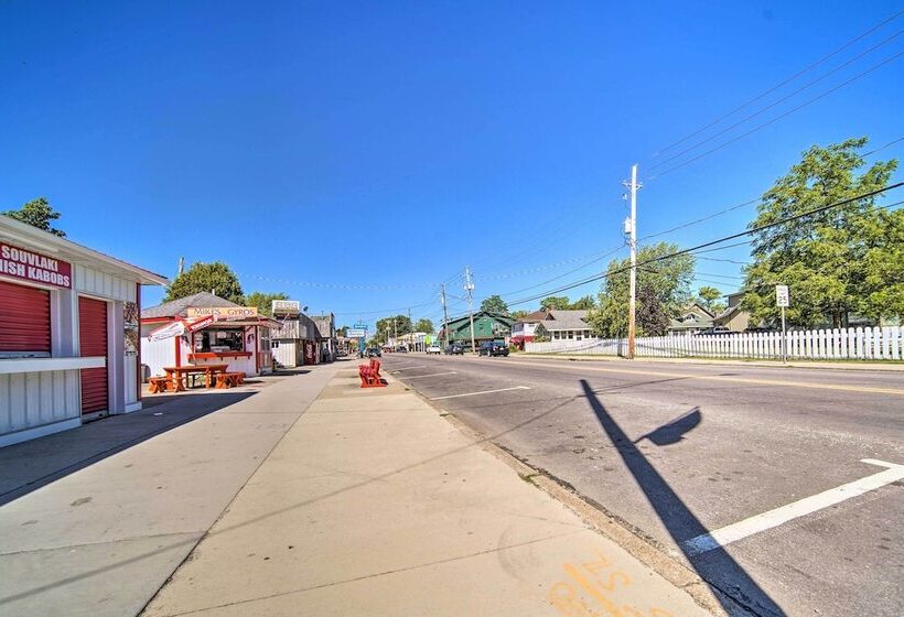 Geneva Cottage W/ Patio Walk To Park, Lake Erie!