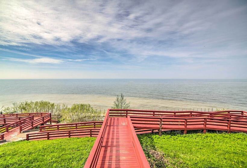 Geneva Cottage W/ Patio Walk To Park, Lake Erie!