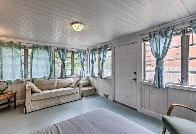 Hamptons Bay Home On Shinnecock Bay W/ Yard!