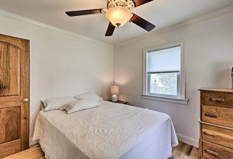 Hamptons Bay Home On Shinnecock Bay W/ Yard!