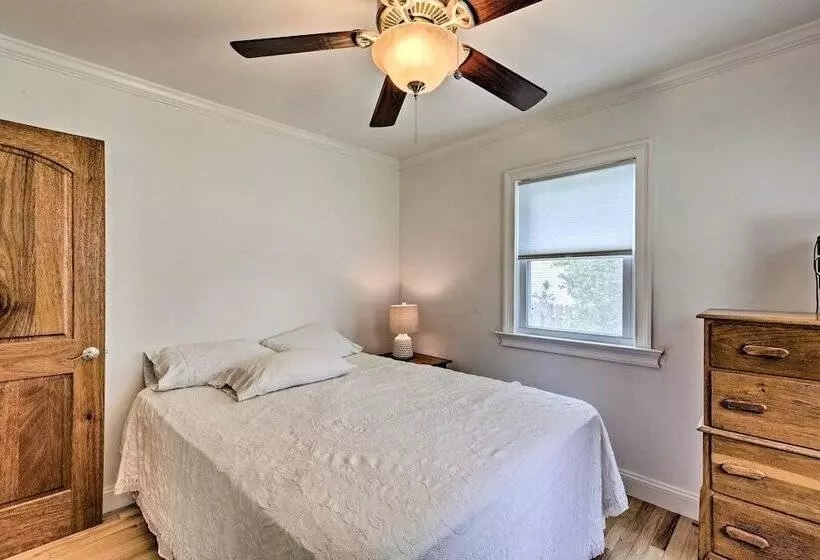 Hamptons Bay Home On Shinnecock Bay W/ Yard!