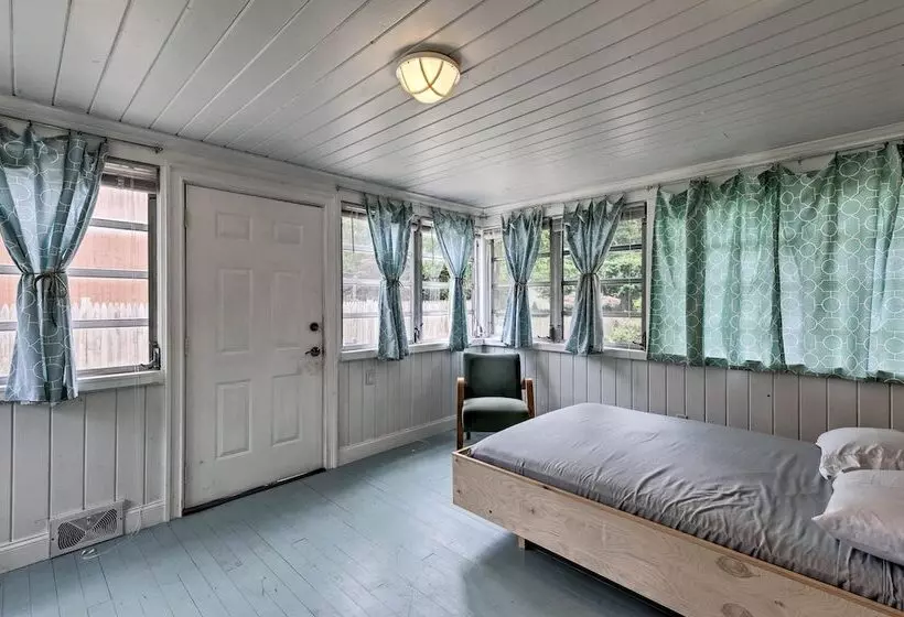 Hamptons Bay Home On Shinnecock Bay W/ Yard!