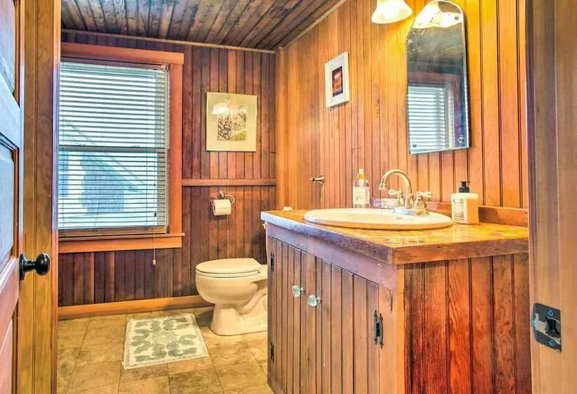 Historic Cottage W/ Beautiful Oceanfront View