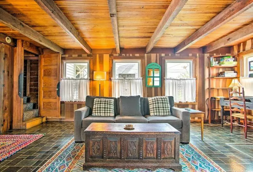 Historic Cottage W/ Beautiful Oceanfront View