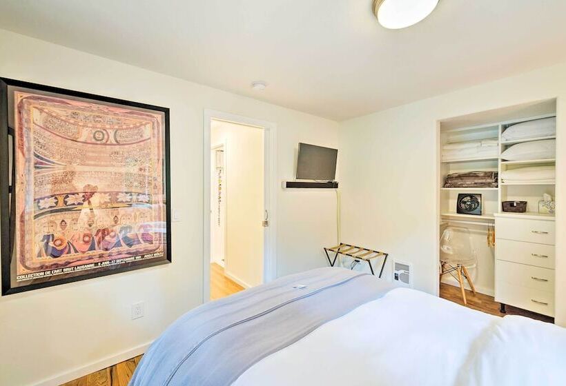 House W/ Deck On Whidbey Island, 1 Mi From Shore!