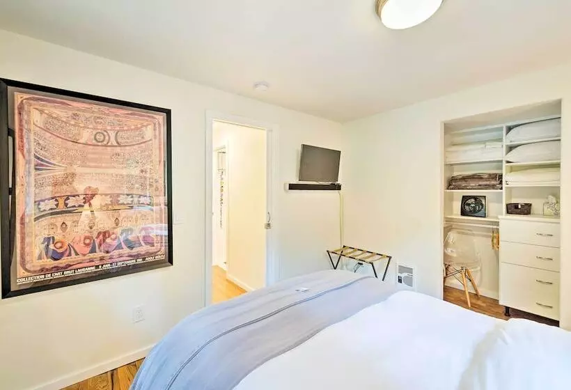 House W/ Deck On Whidbey Island, 1 Mi From Shore!