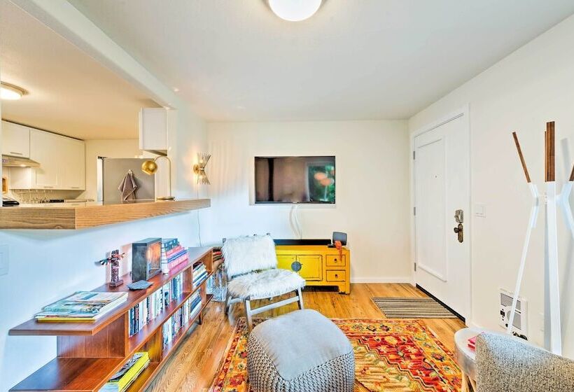 House W/ Deck On Whidbey Island, 1 Mi From Shore!