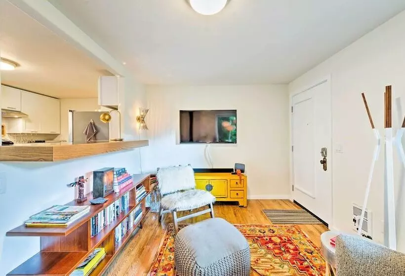 House W/ Deck On Whidbey Island, 1 Mi From Shore!