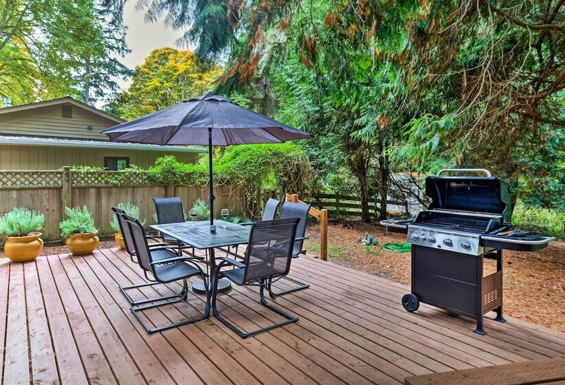 House W/ Deck On Whidbey Island, 1 Mi From Shore!