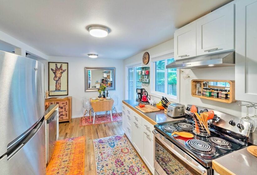 House W/ Deck On Whidbey Island, 1 Mi From Shore!