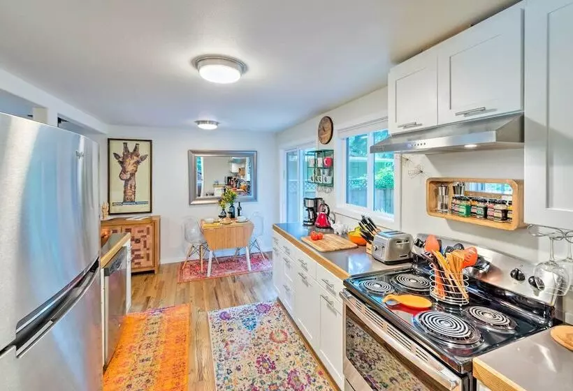 House W/ Deck On Whidbey Island, 1 Mi From Shore!