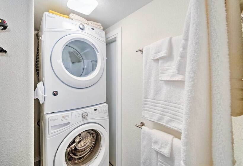 House W/ Deck On Whidbey Island, 1 Mi From Shore!