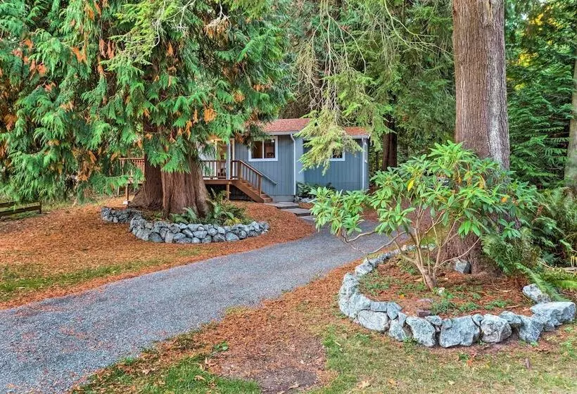 House W/ Deck On Whidbey Island, 1 Mi From Shore!