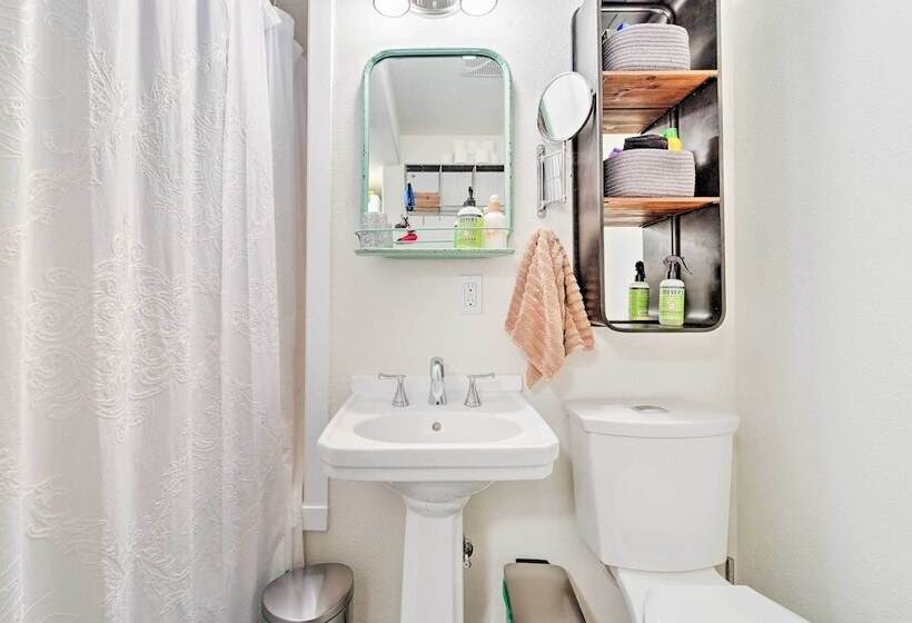 House W/ Deck On Whidbey Island, 1 Mi From Shore!