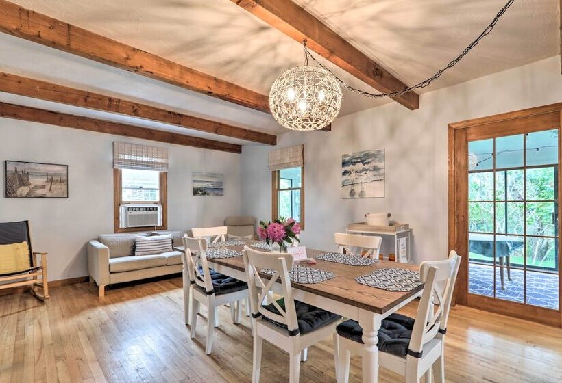 Walk To Beach & Main Street: Hyannis Cottage