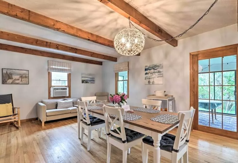 Walk To Beach & Main Street: Hyannis Cottage