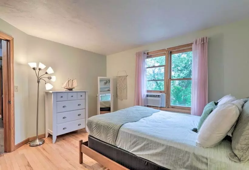 Walk To Beach & Main Street: Hyannis Cottage