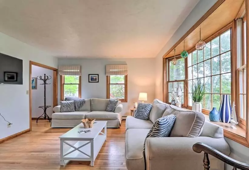 Walk To Beach & Main Street: Hyannis Cottage