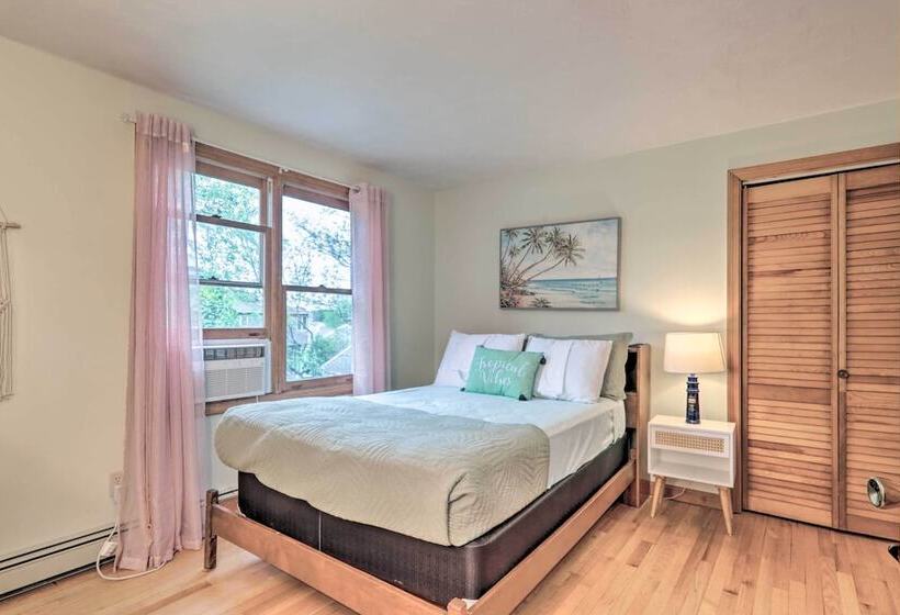 Walk To Beach & Main Street: Hyannis Cottage