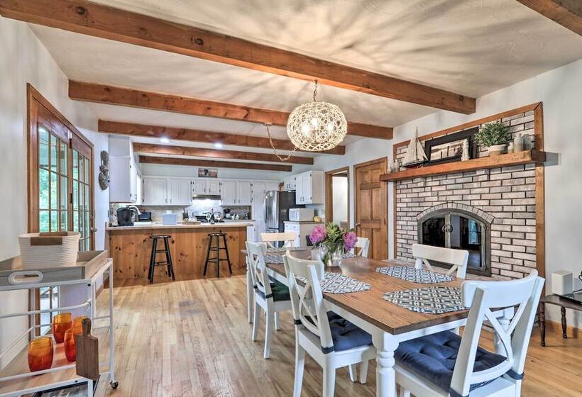 Walk To Beach & Main Street: Hyannis Cottage