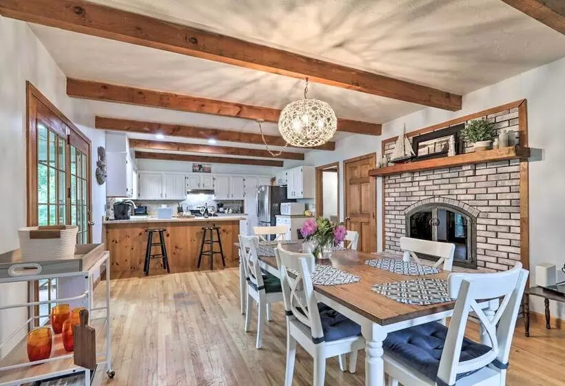 Walk To Beach & Main Street: Hyannis Cottage